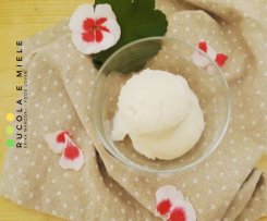 Gelato cremoso fiordilatte al geranio