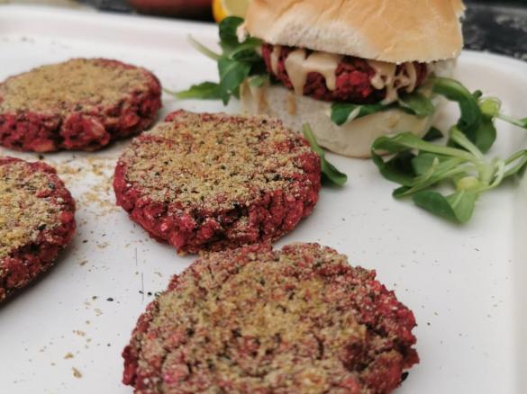 CONTEST RAPE - BURGER CON RAPA ROSSA E FAGIOLI STREGONI (VEGAN)
