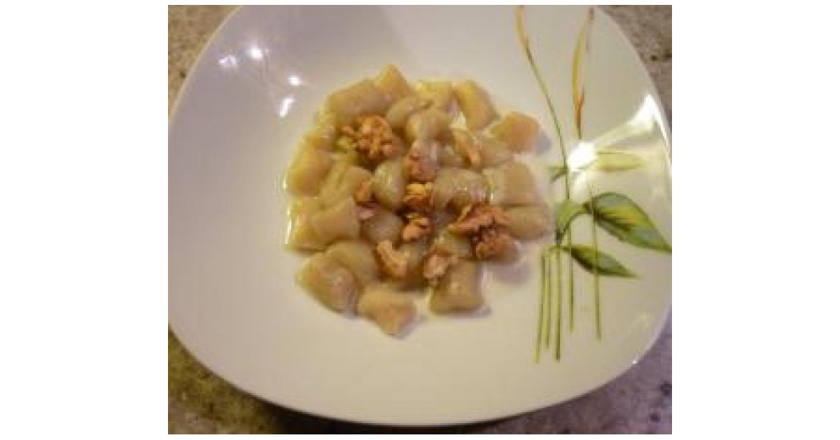 Gnocchi di patate con fonduta di gorgonzola e noci è un ricetta creata ...
