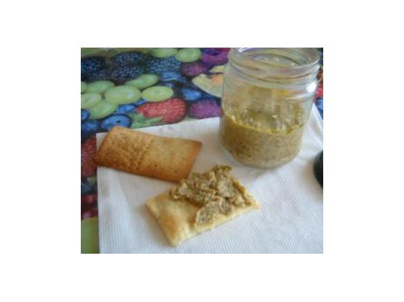 Pasta di olive verdi e mandorle