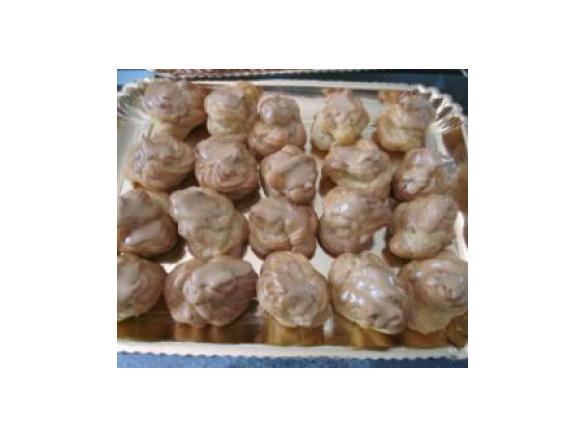 bignè alla crema e glassa al caffè