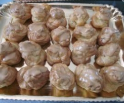 bignè alla crema e glassa al caffè