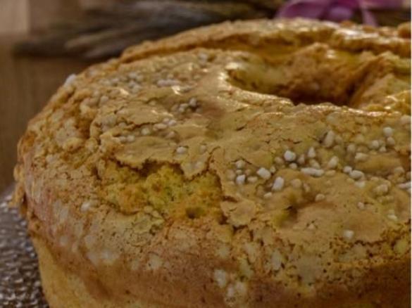 Ciambellone alto ai tre cioccolati