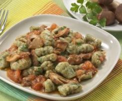 Gnocchi di patate e spinaci al sugo di porcini