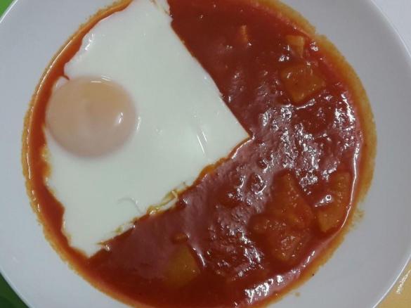 Uova al vapore con sugo alla campagnola di Pic