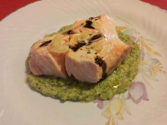 Filetto di salmone con crema di broccoli
