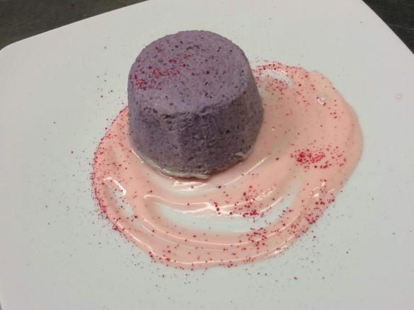 FLAN AL CAVOLO VIOLA CON SALSA ROSA