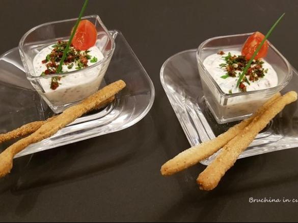Mousse di ricotta e yogurt alle erbe aromatiche