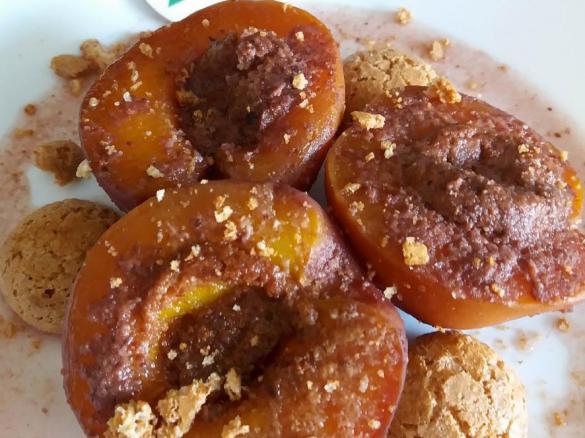 PESCHE SOTTOVUOTO CON AMARETTI