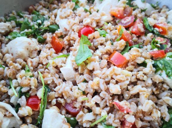 INSALATA DI FARRO E POLLO