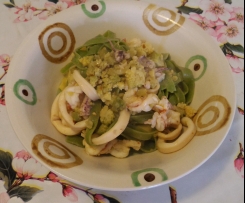 Paglia e fieno piccante con calamari e broccolo romanesco