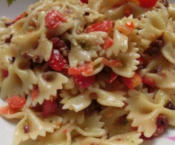 Pasta fredda olive taggiasche, pomodori e pesto