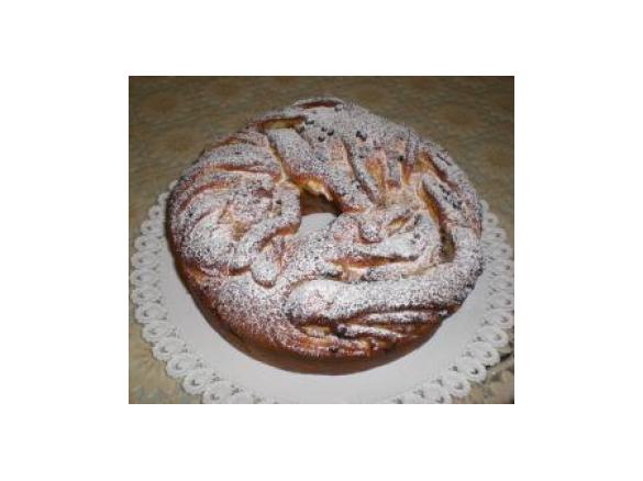 Ciambella brioche con pere, cannella e gocce di cioccolato