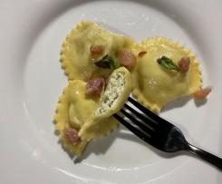 Ravioli di asparagi selvatici e ricotta