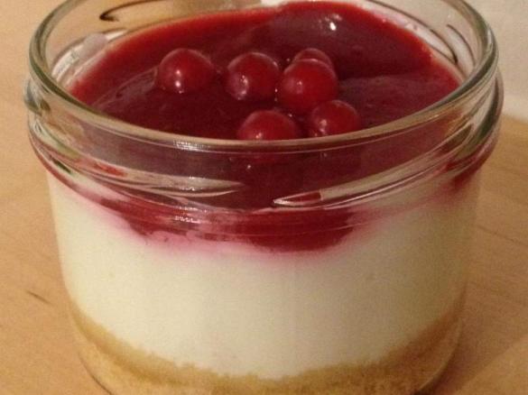 Cheesecake leggero con coulis di lamponi