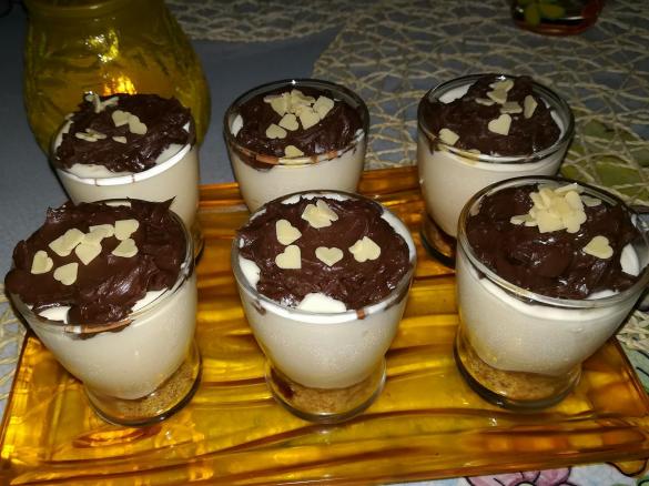 Bicchierini di biscotti, mascarpone e cioccolato
