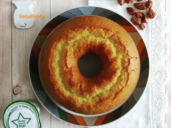 CIAMBELLA CON YOGURT DI CAPRA E CROCCANTE ALLE MANDORLE