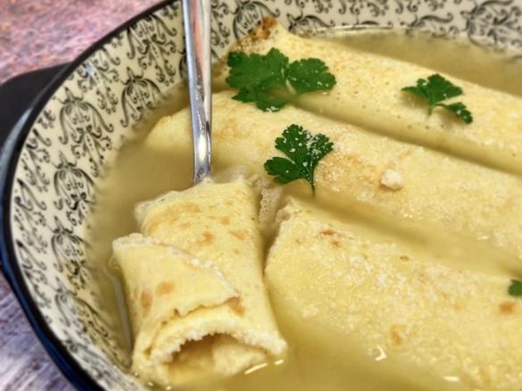 SCRIPPELLE 'MBUSSE (crispelle in brodo)