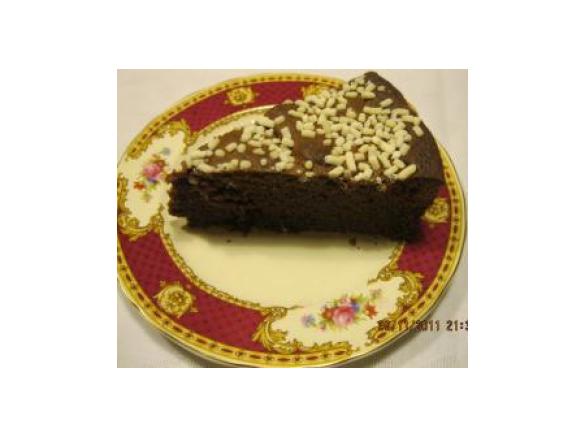 Torta morbida con frutta secca e cioccolato