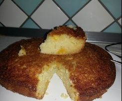 torta con 9 albumi e pesche sciroppate