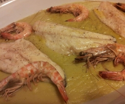 Filetti di branzino e mazzancolle con crema di porri, curry e patate americane
