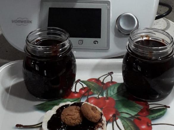 Marmellata di pesche e amaretti