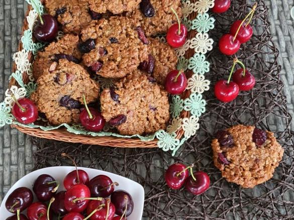 Biscotti fiocchi d'avena mandorle e ciliegie vegan "contest ciliegie"