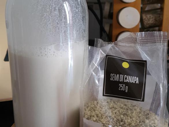 LATTE DI CANAPA