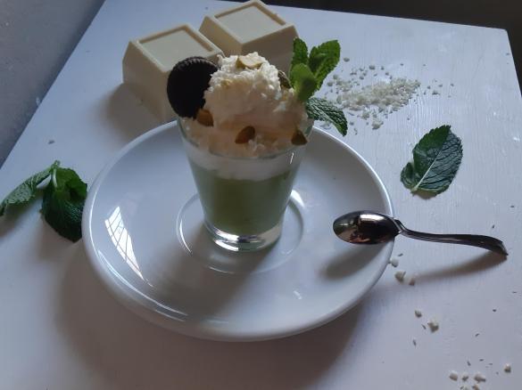 Finto budino con avocado cioccolato bianco e panna fresca a modo mio contest budini