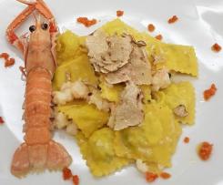 Ravioli di gamberi rosa con scampi e tartufo