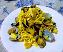 Tagliolini con porcini, vongole e zafferano