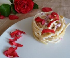 Bucatini alla crema con rose