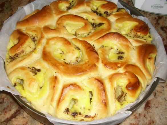 Torta delle rose con crema e cioccolato