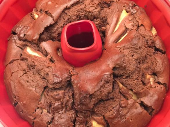 Ciambella cioccolato, ricotta e pere