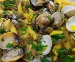 Pennette risottate con carciofi, vongole, cozze e zafferano