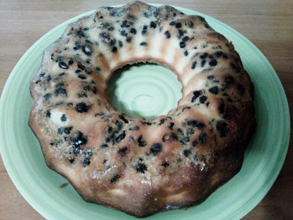 Corona morbidissima all'uvetta e gocce di cioccolata