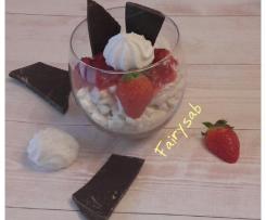 Mousse allo yogurt stracciatella con fragole & meringhe -contest mousse e dessert allo yogurt-
