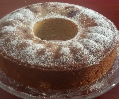Ciambella con yogurt greco mirtilli e mandorle