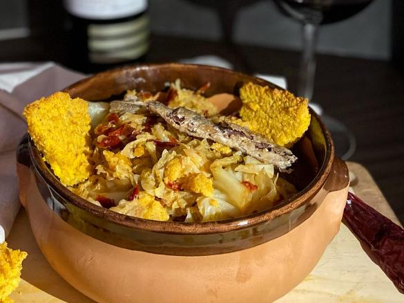 Pizz di randinje e fuje (pizza di granturco e foglie)