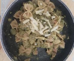 Farfalle fava, guanciale e pecorino