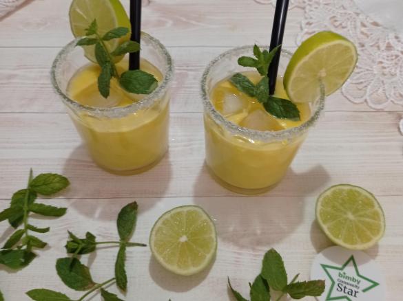 COCKTAIL AL MANGO CON CIOCCOLATO BIANCO E RUM ~~ contest aperitivi ~~