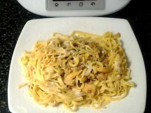 fettuccine al sugo bianco di funghi ovoli TM 5