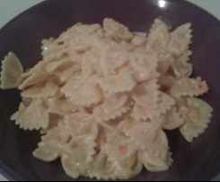 FARFALLE CON CREMA DI PEPERONI E PANCETTA