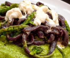 Rintrocili al montepulciano su crema di piselli,con asparagi e stracciatella di bufala