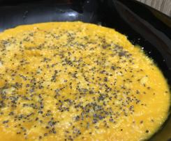 Vellutata di Zucca , carote e semi di papavero