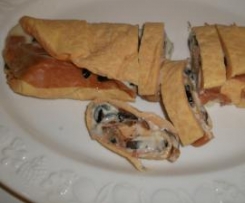 Rotolo di uova alle olive e prosciutto 