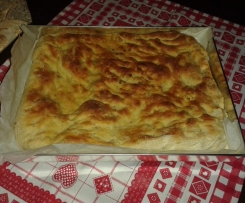 Focaccia di patate con prosciutto crudo,pancetta e pepe