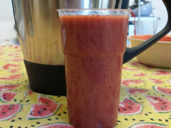 frullato di prugne, lamponi e mirtilli