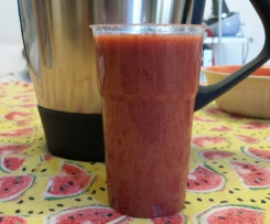 frullato di prugne, lamponi e mirtilli