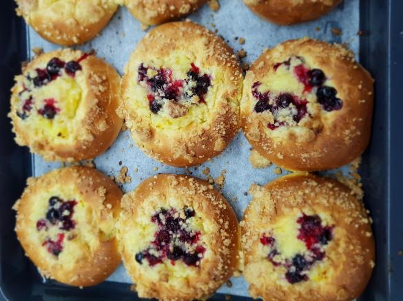 Focaccia dolce alle crema pasticcera e frutta